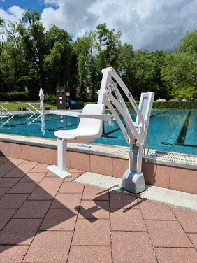 Beckenlift Hallenbad und Sommerbad
